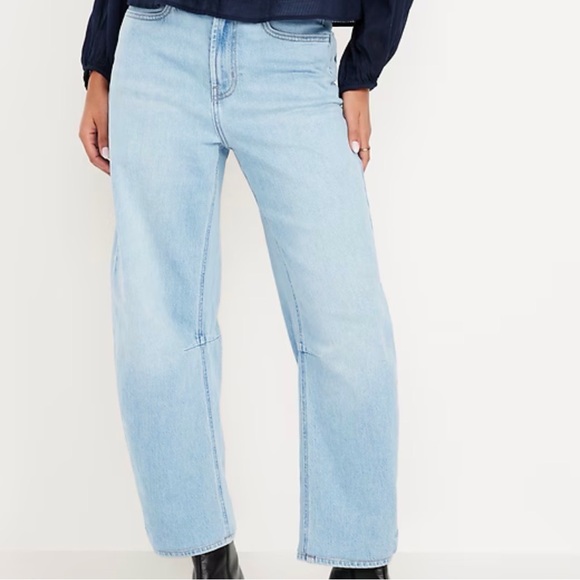 Old Navy Denim - NWT Old Navy High Rise Barrel Ankle Jeans Light Wash Size 2 Trendy Denim